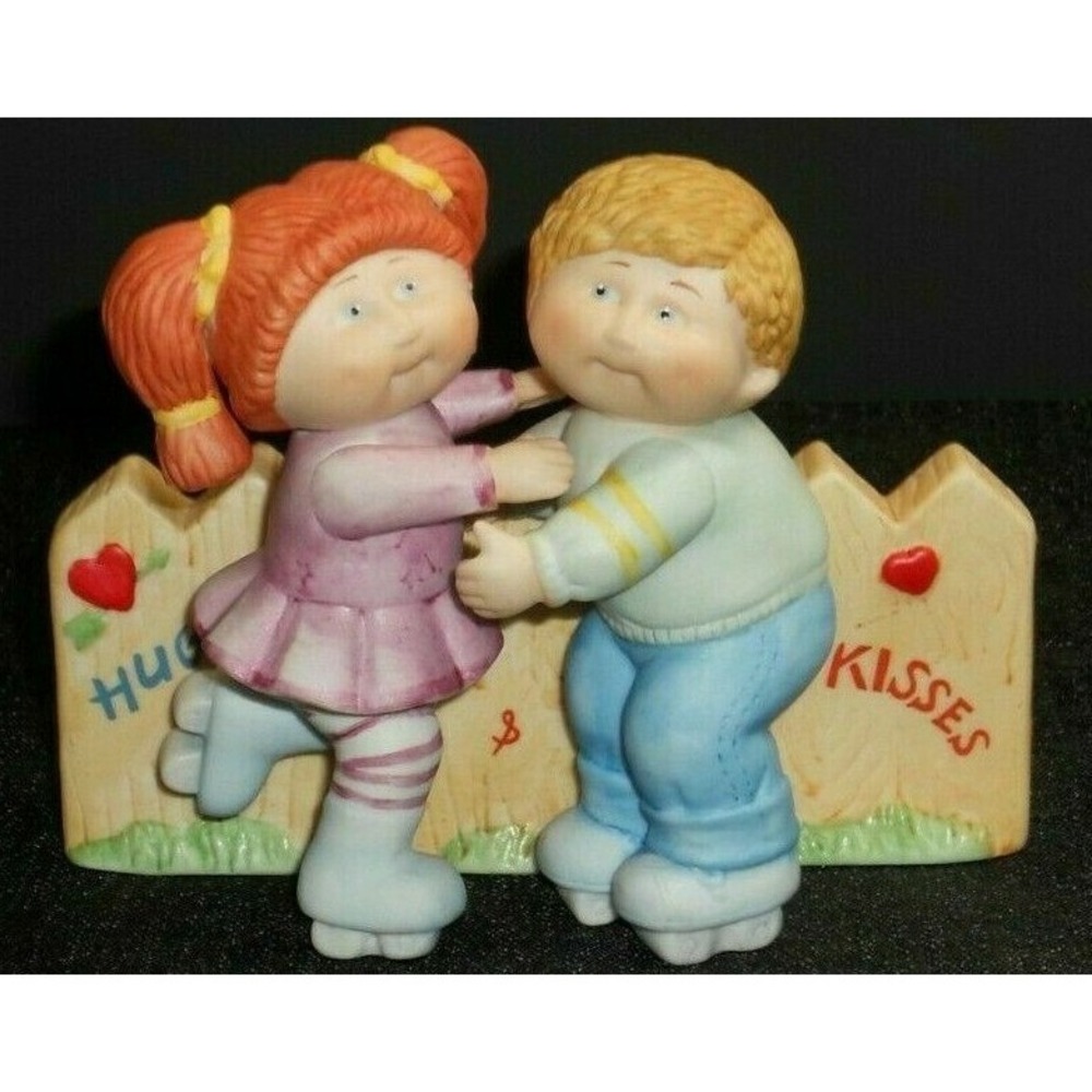 CABBAGE PATCH KIDS 1985 Valentines Figurine  ~HUGS KISSES
